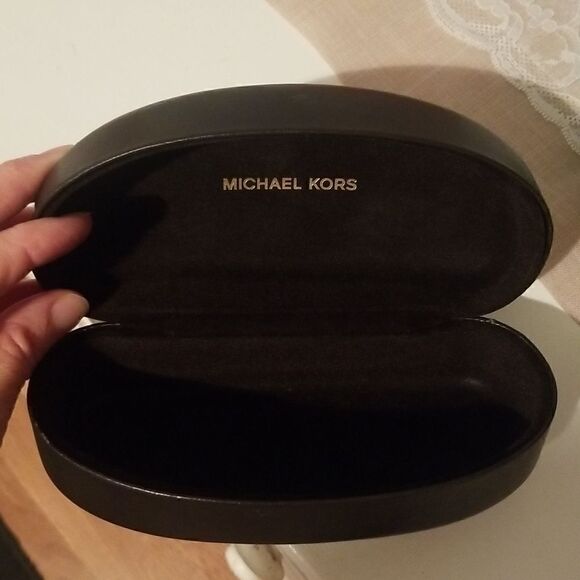 4 DESIGNER SUNGLASS CASE LOT Kate spade, Michael Kors, Torry Burch, - Picture 14 of 15